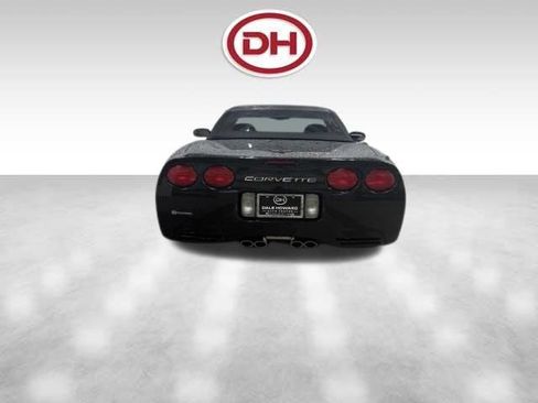 Used 2004 Chevrolet Corvette Convertible w/ Preferred Equipment Group RWD image 11