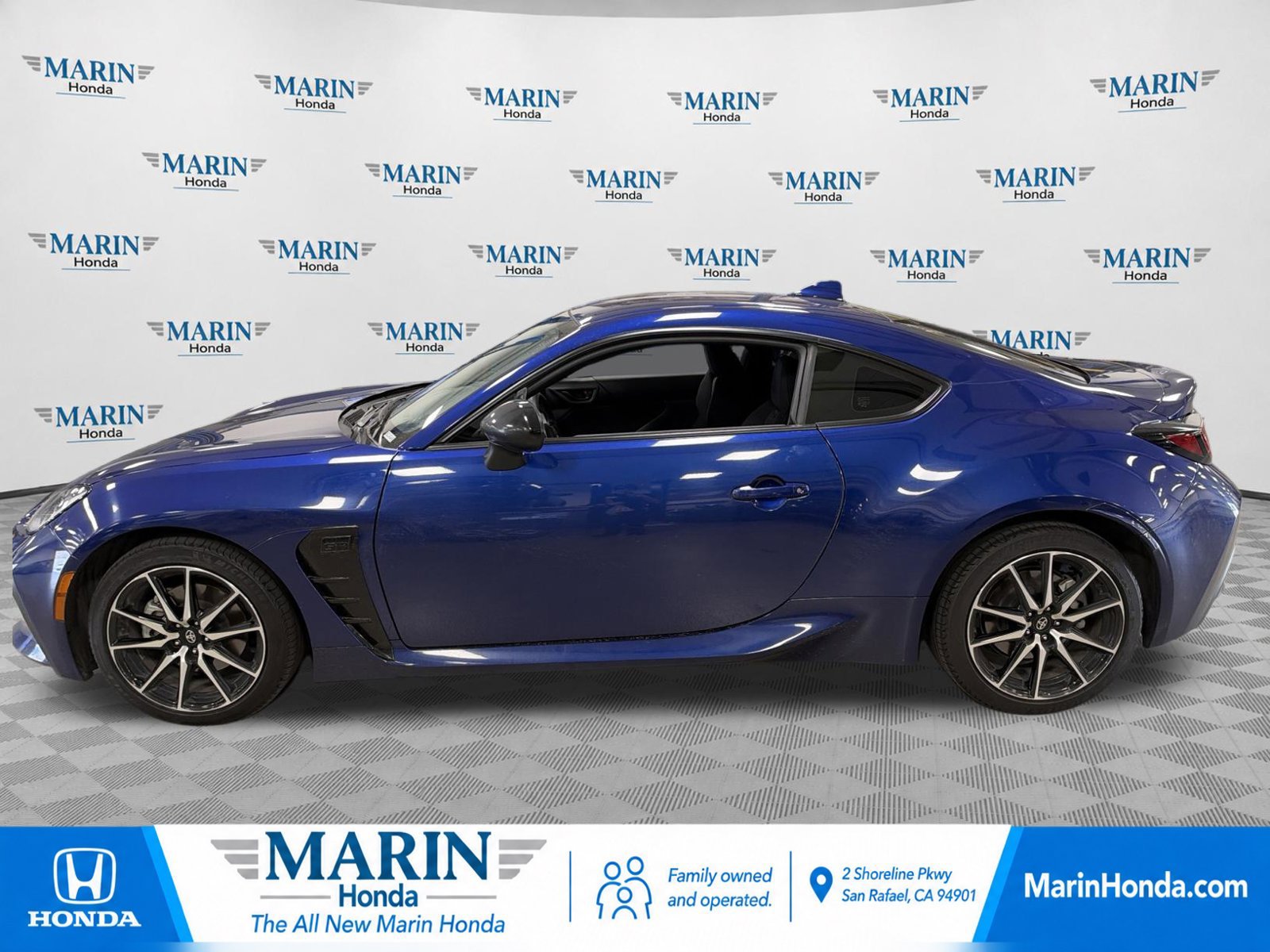 Used 2024 Toyota GR86 RWD image 2