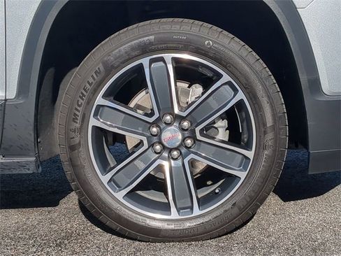 Used 2023 GMC Acadia SLT w/ Technology Package image 11