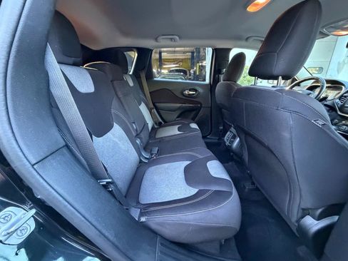 Used 2014 Jeep Cherokee Latitude w/ Comfort/Convenience Group FWD image 29