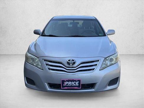 Used 2011 Toyota Camry LE FWD image 2