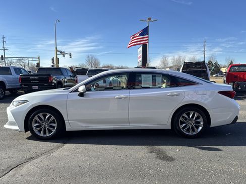Used 2021 Toyota Avalon XLE image 4