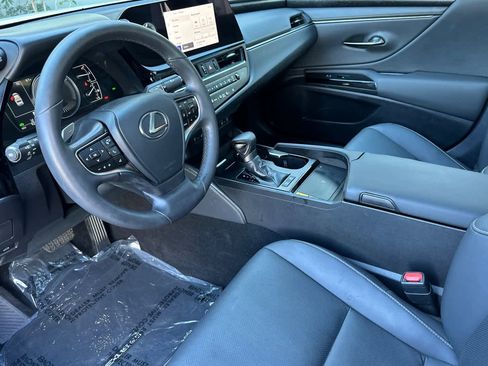 Used 2023 Lexus ES 300h w/ Premium Package image 11