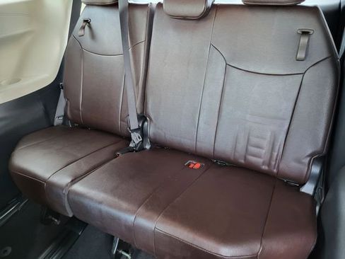 Used 2023 Toyota Sienna Platinum image 14