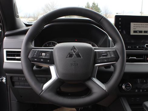 New 2026 Mitsubishi Outlander LE AWD/4WD image 9