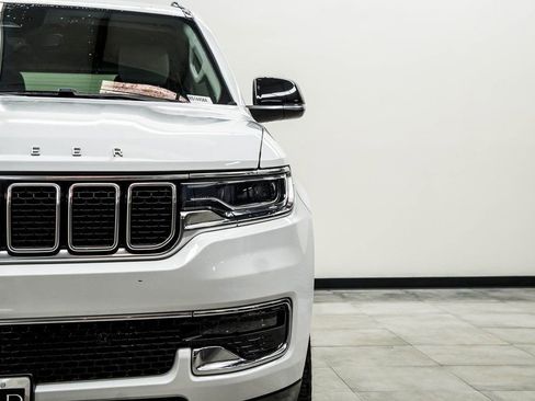 Used 2024 Jeep Wagoneer L Series II w/ Flexible Seating Group image 4