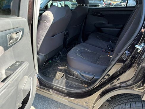 Used 2020 Toyota Highlander LE image 24