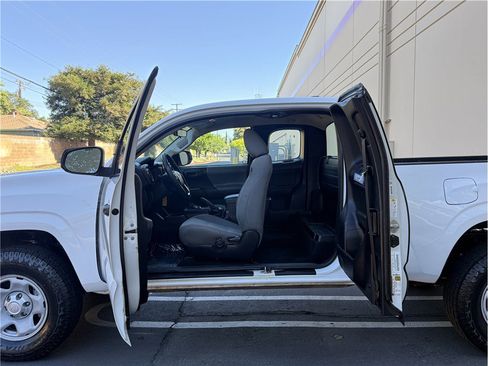 Used 2018 Toyota Tacoma SR RWD image 20