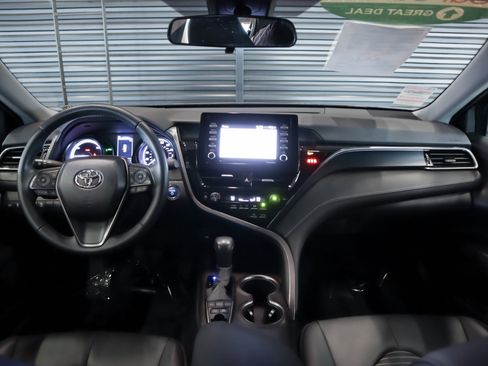 Used 2022 Toyota Camry SE image 8