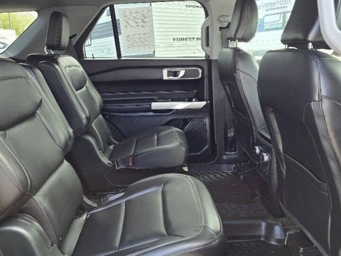 Used 2021 Ford Explorer XLT w/ Equipment Group 202A AWD/4WD image 23