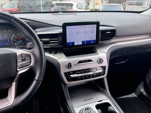 Used 2021 Ford Explorer XLT RWD image 5