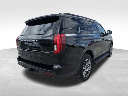 Used 2025 Ford Expedition Active AWD/4WD image 3