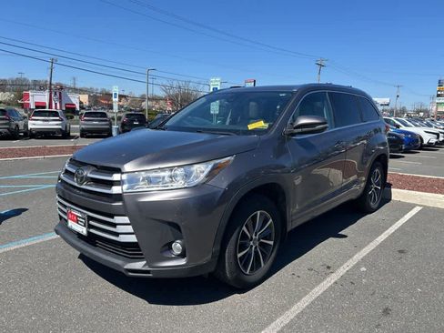 Used 2017 Toyota Highlander XLE image 1
