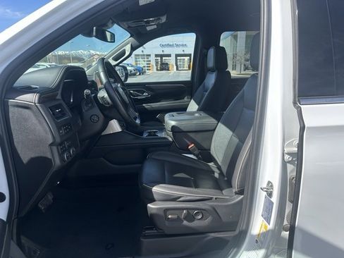 Used 2023 Chevrolet Suburban Premier image 3