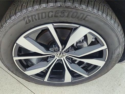 Used 2025 Volkswagen Atlas SEL Premium R-Line image 63