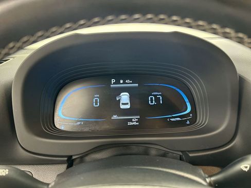 Used 2023 Hyundai Venue Limited FWD image 13