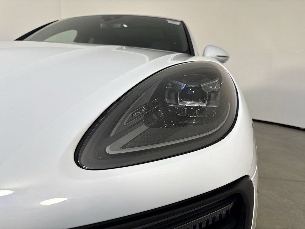 Certified 2026 Porsche Macan S AWD/4WD image 11