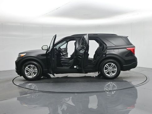 Certified 2022 Ford Explorer XLT w/ Equipment Group 202A image 28