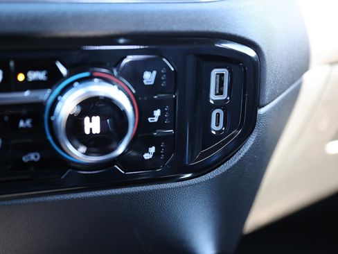 Used 2025 GMC Sierra 2500 SLT w/ SLT Premium Package image 30