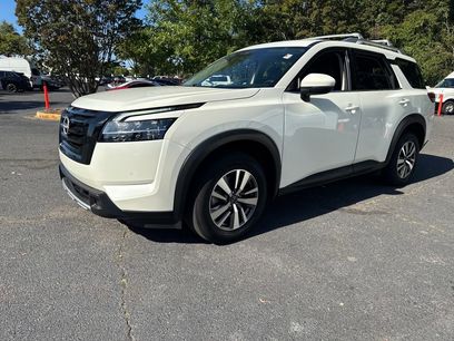 Used 2023 Nissan Pathfinder SL w/ Lighting Package (N92)