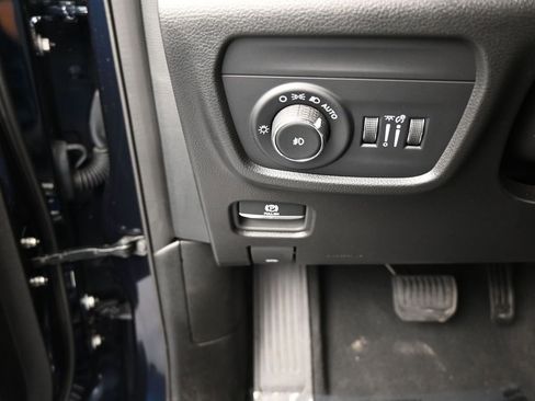 Used 2024 Jeep Grand Cherokee Overland w/ Luxury Tech Group IV image 38