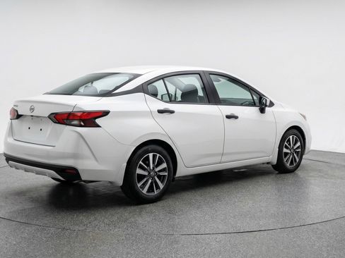 Used 2025 Nissan Versa SV FWD image 9