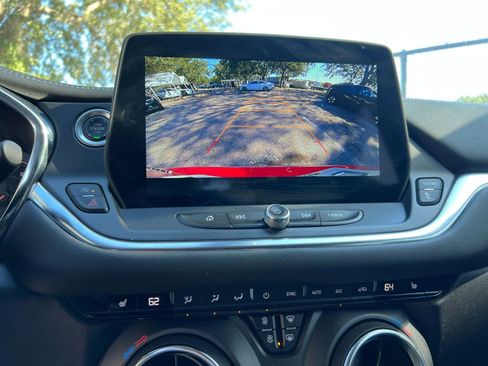 Used 2025 Chevrolet Blazer LT image 17