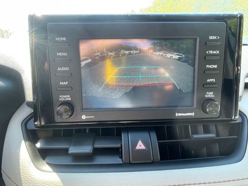 Used 2021 Toyota RAV4 XLE AWD/4WD image 21