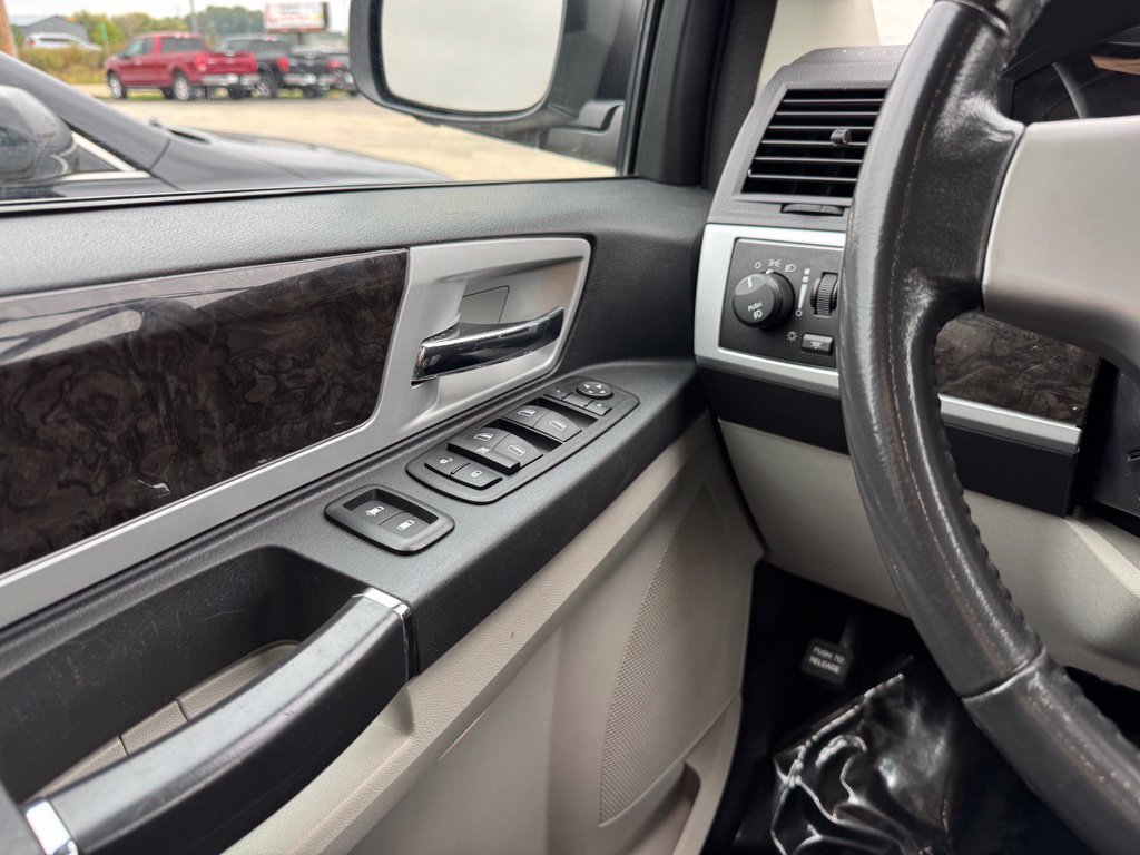 Used 2010 Dodge Grand Caravan SXT FWD image 26