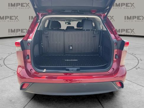Used 2023 Toyota Highlander XLE FWD image 19