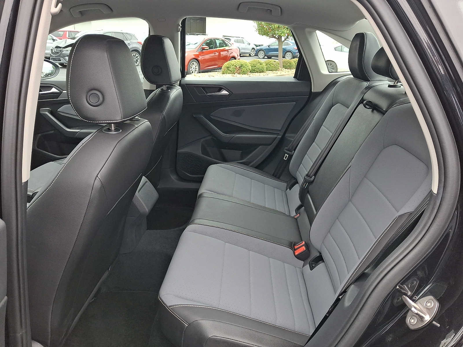 Used 2025 Volkswagen Jetta SE FWD image 10