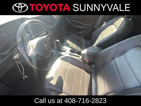 Used 2021 Volkswagen Jetta SE w/ SE Cold Weather Package FWD image 4