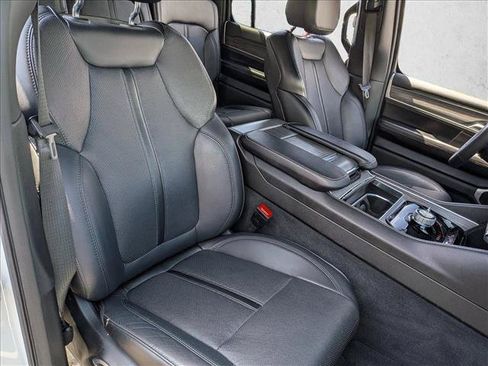 Certified 2024 Jeep Wagoneer Series II w/ Flexible Seating Group AWD/4WD image 19