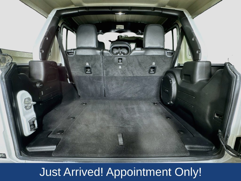 Used 2019 Jeep Wrangler Unlimited Sahara AWD/4WD image 32