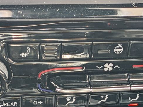 Used 2022 Jeep Grand Cherokee Limited image 25