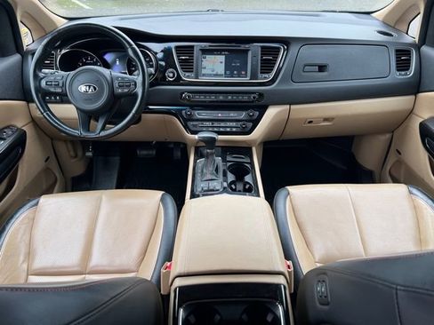 Used 2017 Kia Sedona SX image 14