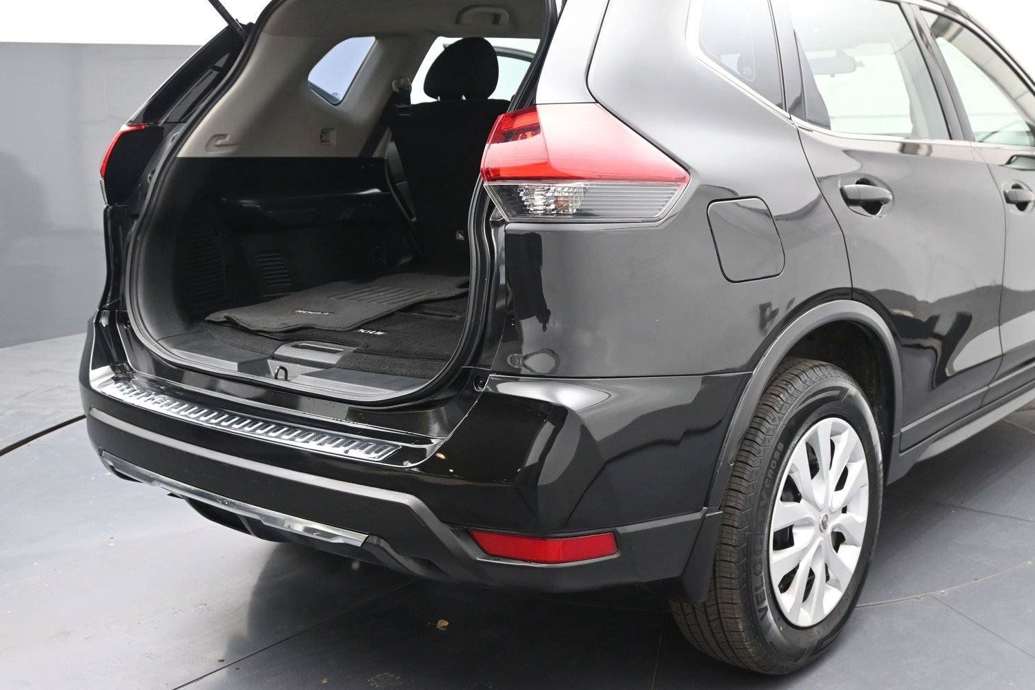 Used 2018 Nissan Rogue S AWD/4WD image 11