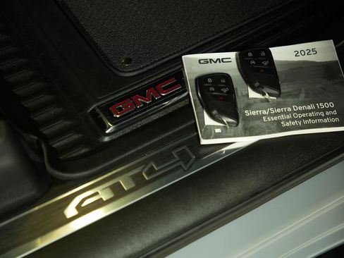 Used 2025 GMC Sierra 1500 AT4 w/ AT4 Premium Package AWD/4WD image 19