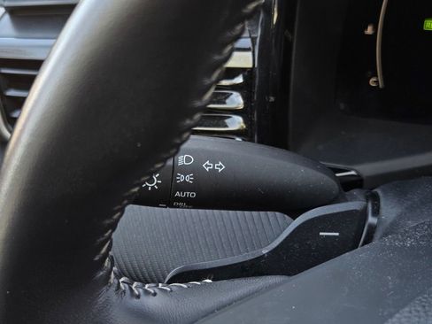 Used 2025 Toyota Camry SE image 19