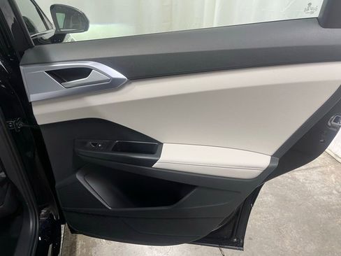 New 2025 Volkswagen Taos SE image 24