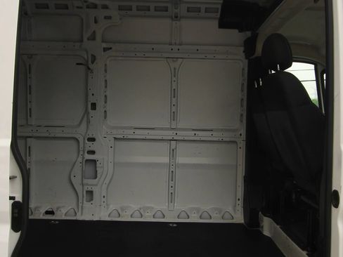 Used 2025 RAM ProMaster 2500 w/ Convenience Group FWD image 12