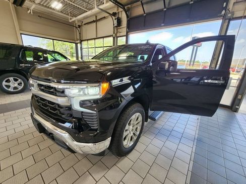 Used 2024 Chevrolet Silverado 1500 LTZ w/ LTZ Premium Package AWD/4WD image 3