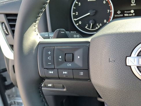 Certified 2025 Nissan Rogue SV image 21