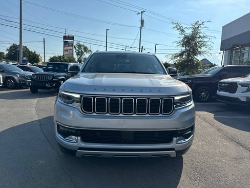 Used 2024 Jeep Wagoneer L Series II w/ Flexible Seating Group AWD/4WD image 2