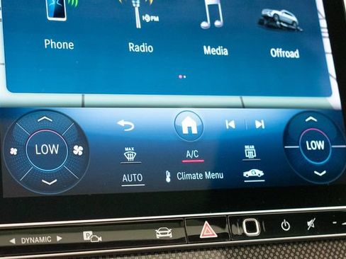 Used 2023 Mercedes-Benz GLC 300 4MATIC w/ AMG Line image 31
