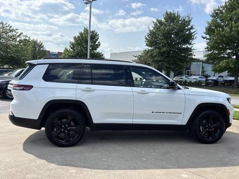 Used 2023 Jeep Grand Cherokee L Altitude AWD/4WD image 2