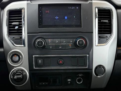 Used 2018 Nissan Titan SV image 7