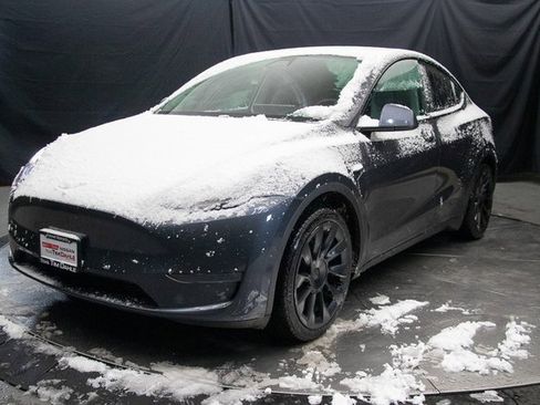 Used 2020 Tesla Model Y Long Range image 6