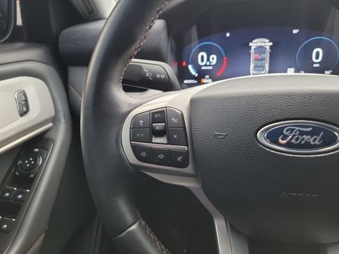 Used 2025 Ford Explorer Active RWD image 14