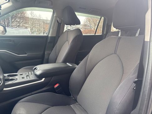 Used 2021 Toyota Highlander LE image 34